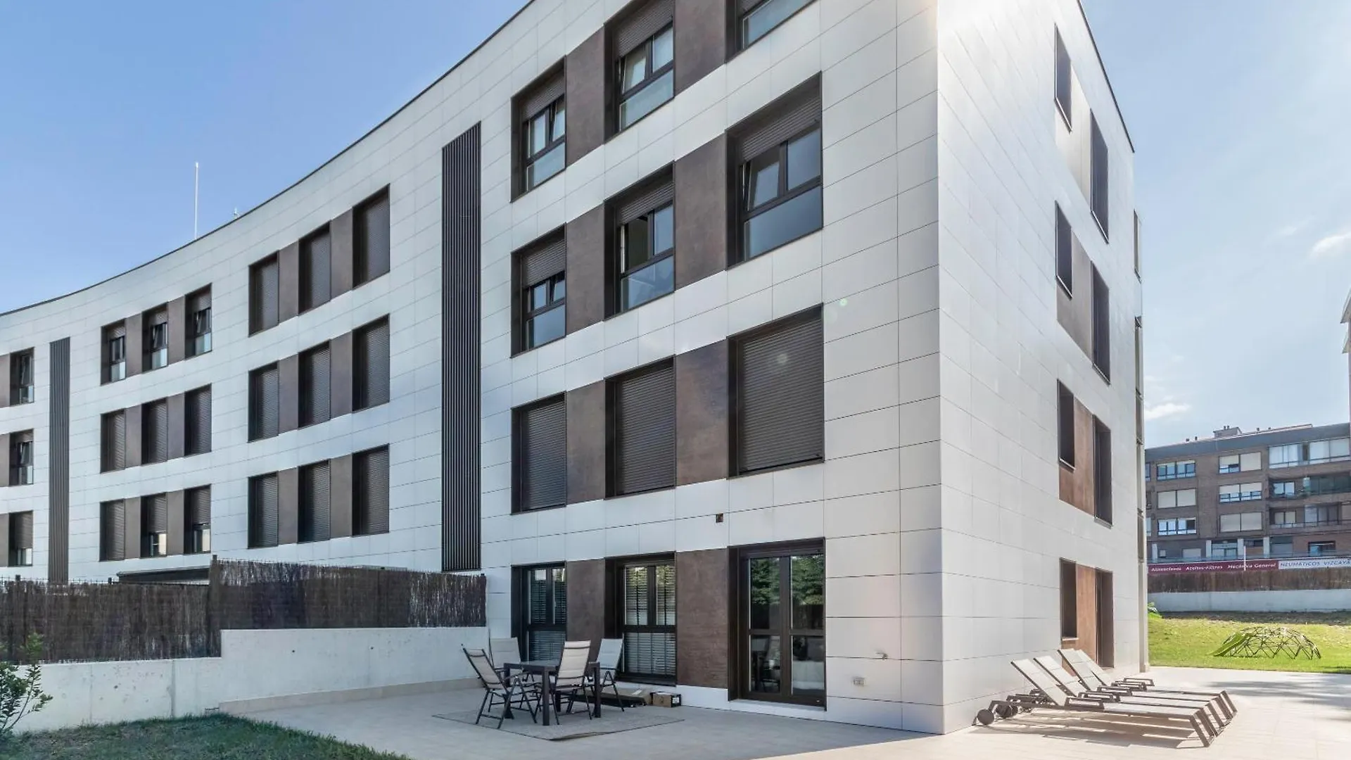 Apartamento Akomodat En Precioso Y Moderno Con Jardin Y Parking Guecho